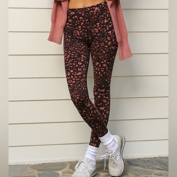 Varley Luna Legging Red Animal - Picture 2 of 4